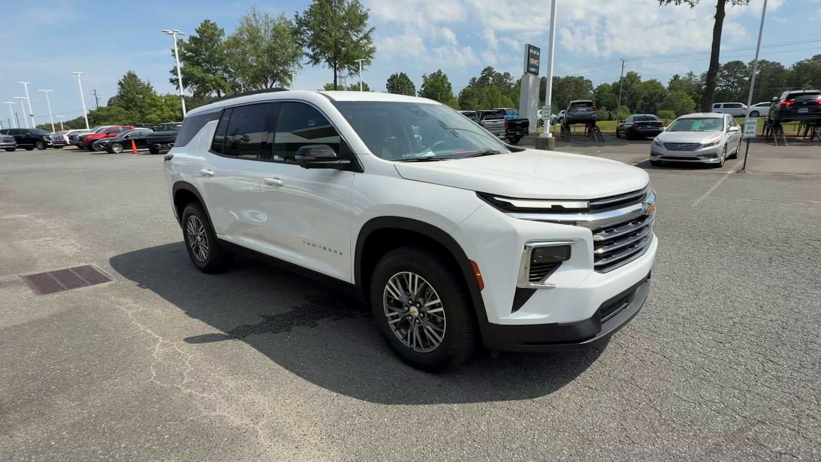 2025 Chevrolet Traverse FWD LT