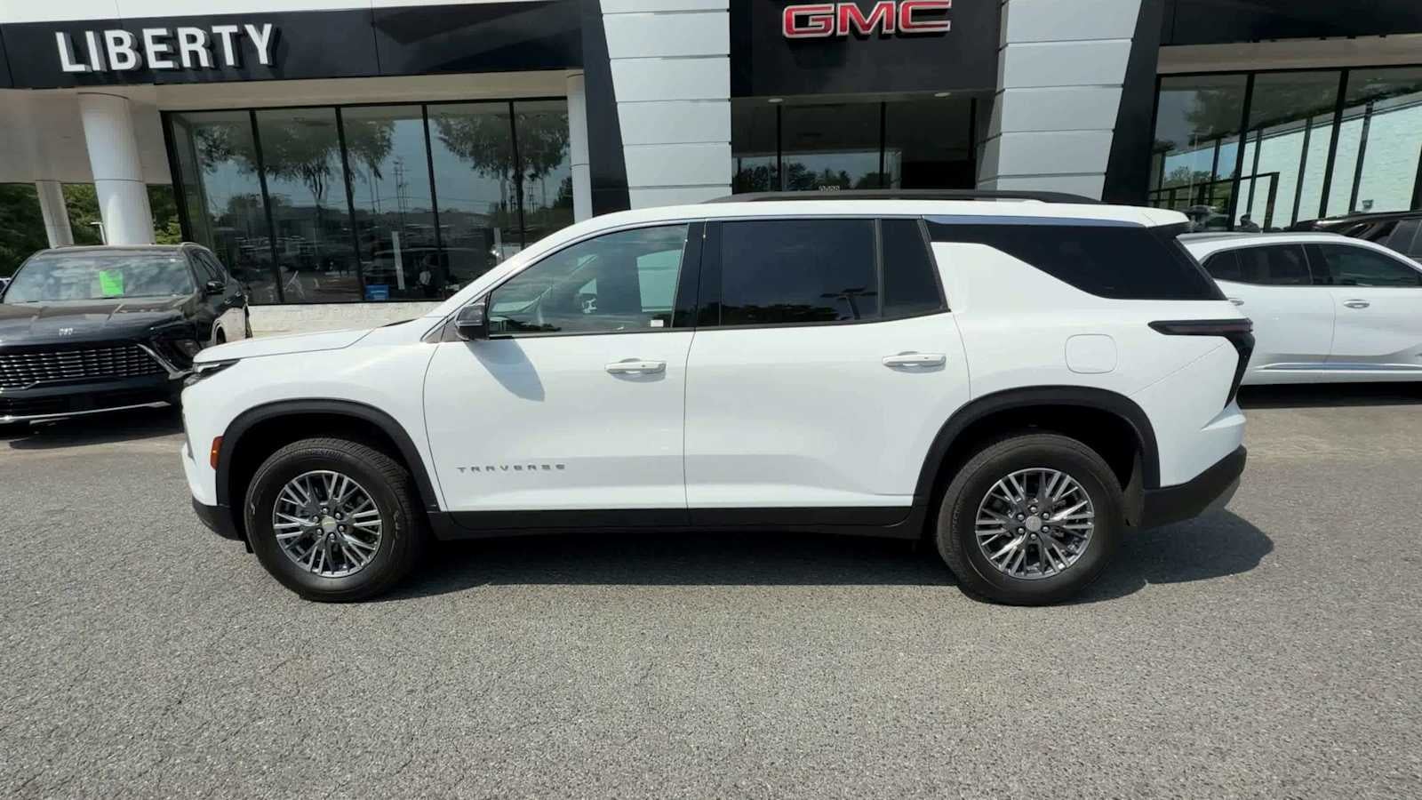 2025 Chevrolet Traverse FWD LT