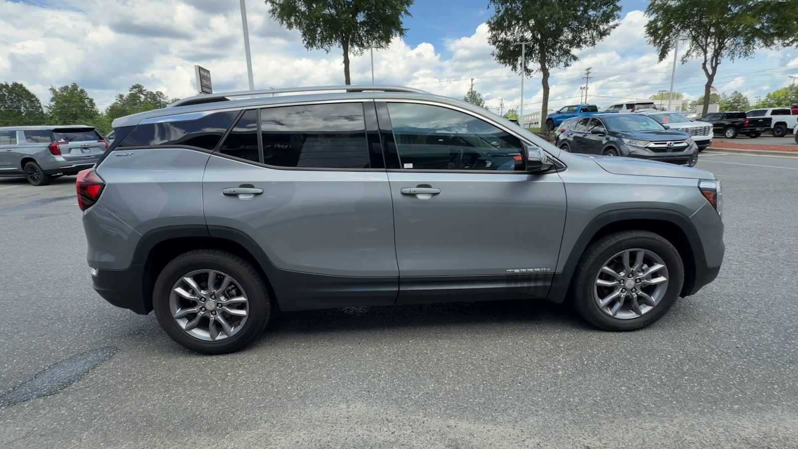 2023 GMC Terrain SLT