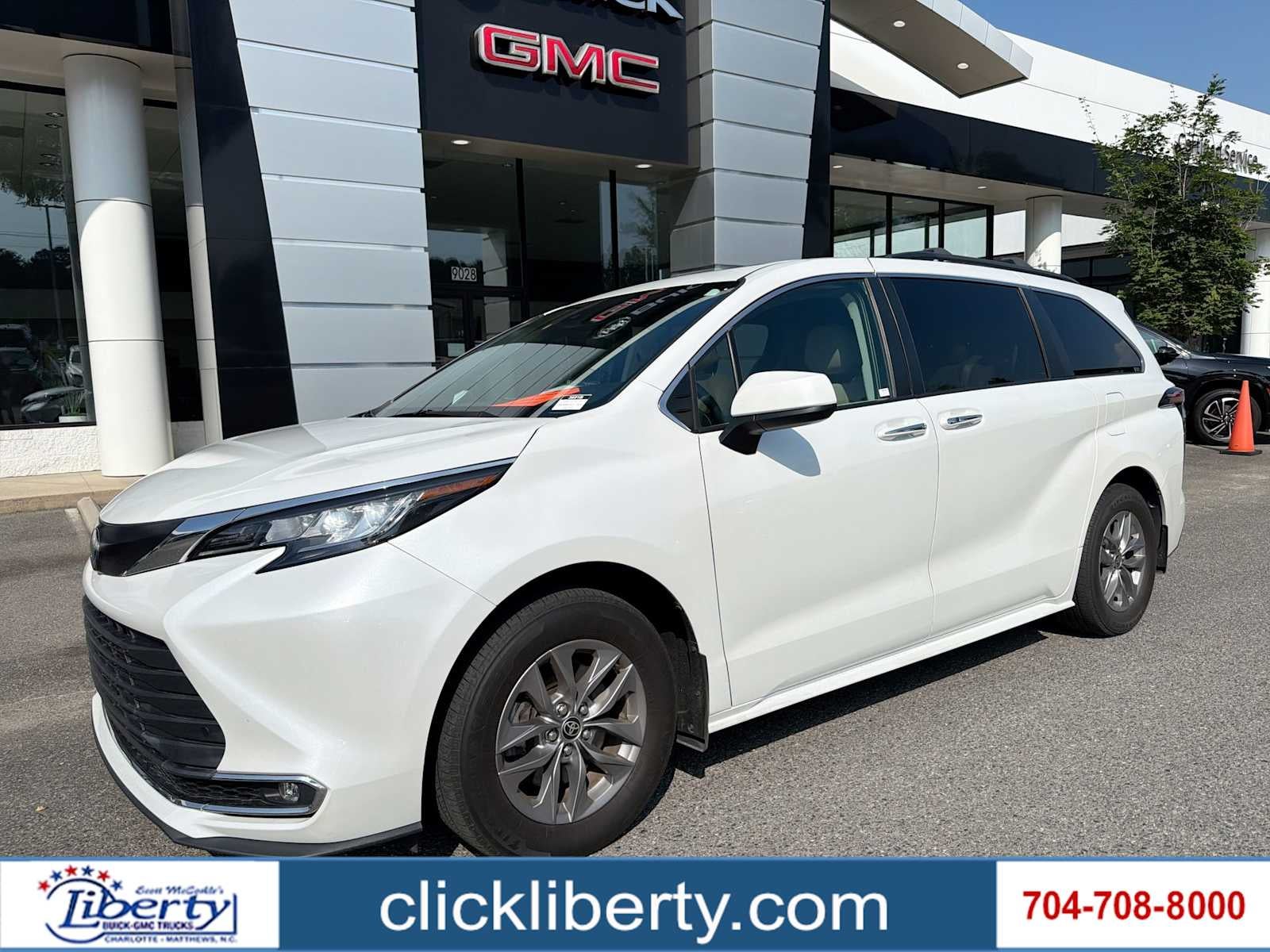 2022 Toyota Sienna XLE
