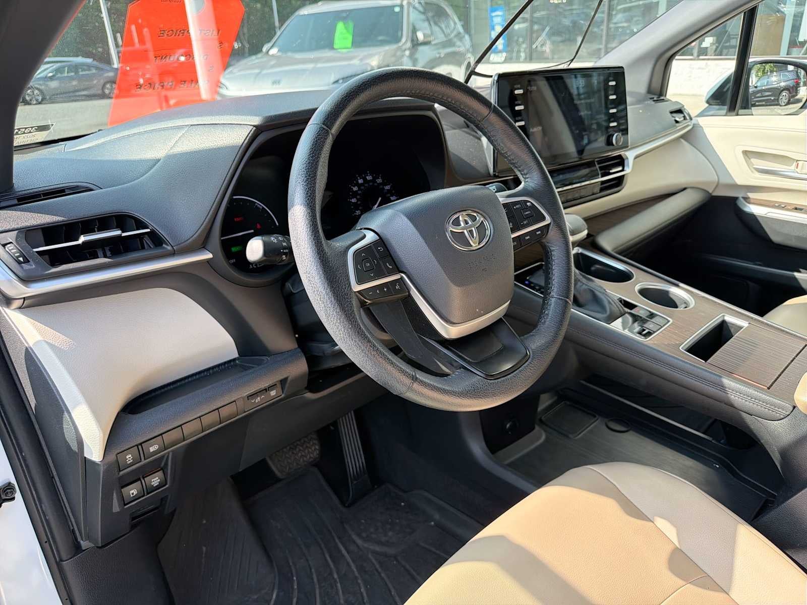 2022 Toyota Sienna XLE