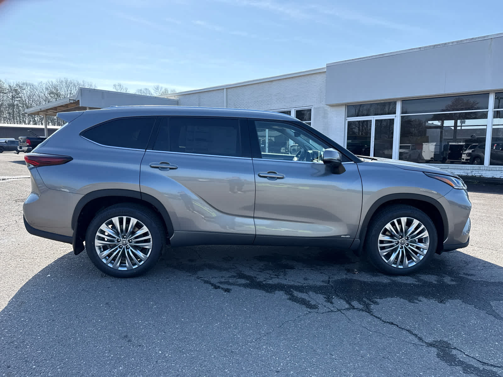 2026 Toyota Highlander Hybrid Platinum
