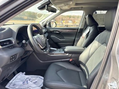 2026 Toyota Highlander Hybrid Platinum