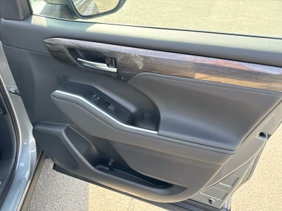 2026 Toyota Highlander Hybrid Platinum