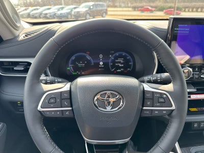 2026 Toyota Highlander Hybrid Platinum