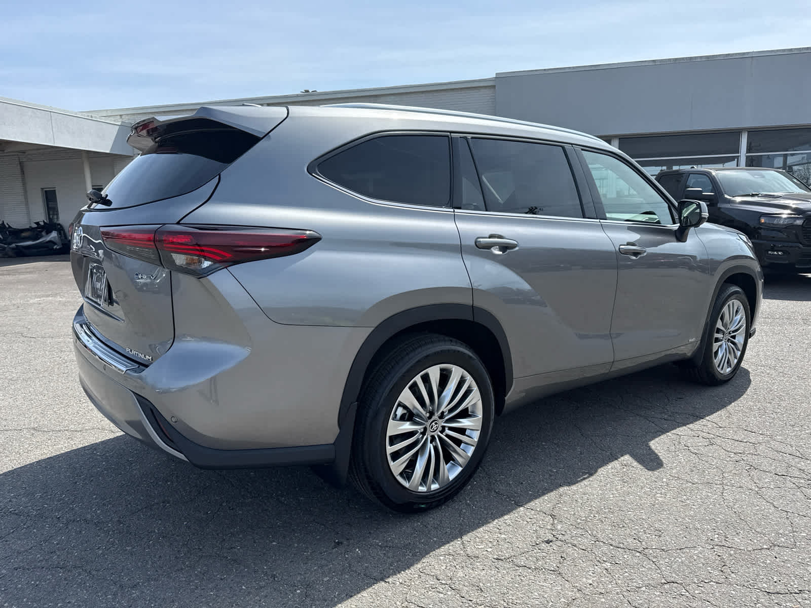 2026 Toyota Highlander Hybrid Platinum