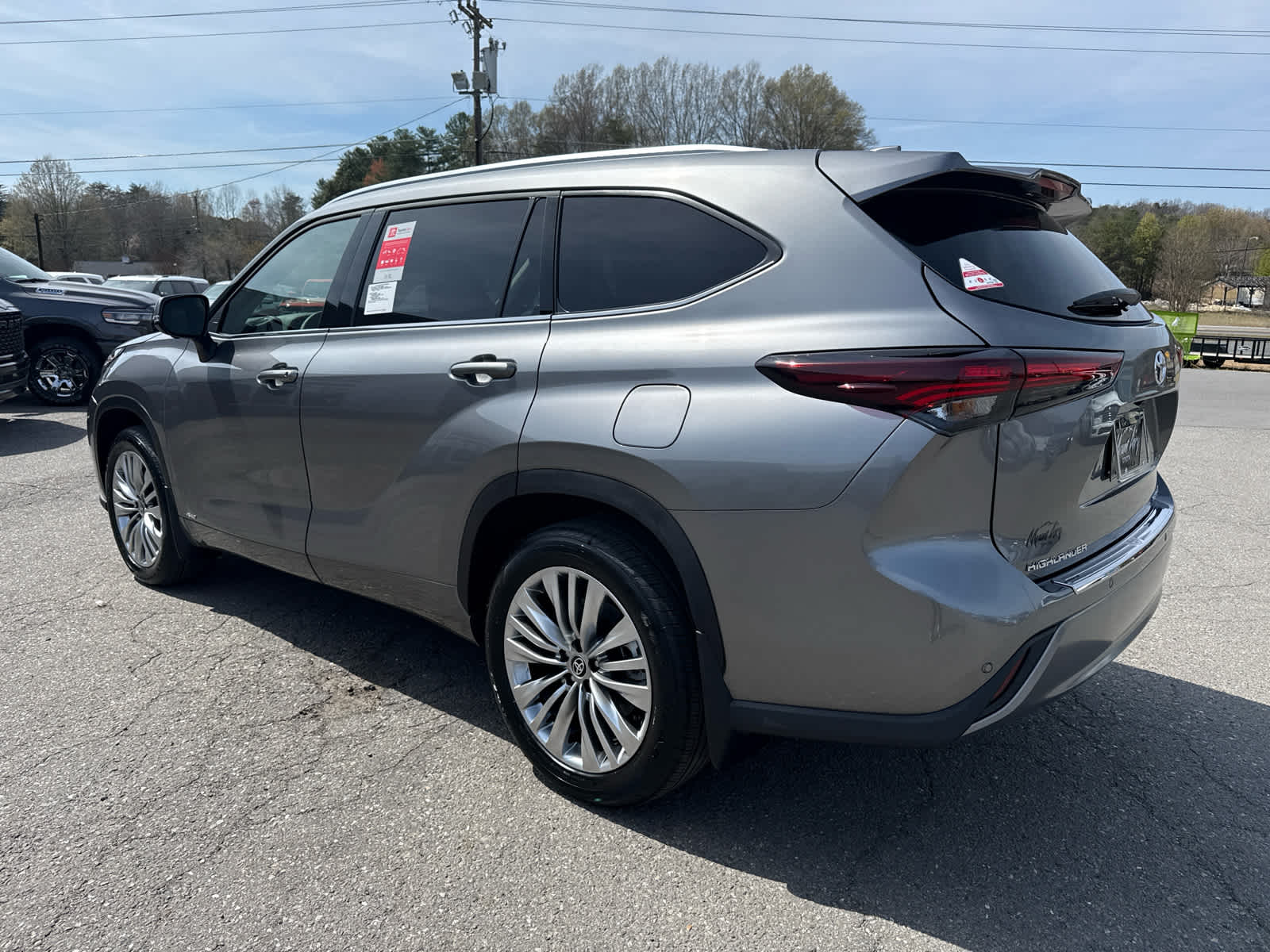 2026 Toyota Highlander Hybrid Platinum