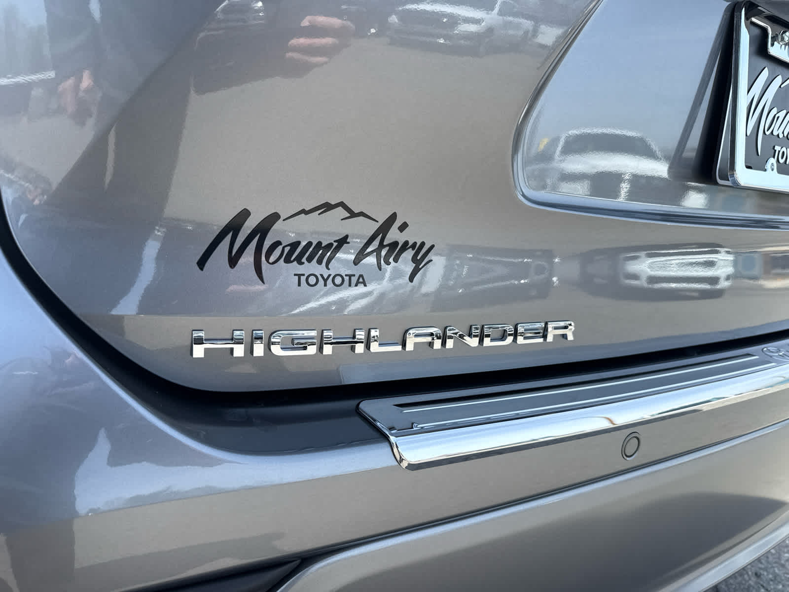 2026 Toyota Highlander Hybrid Platinum