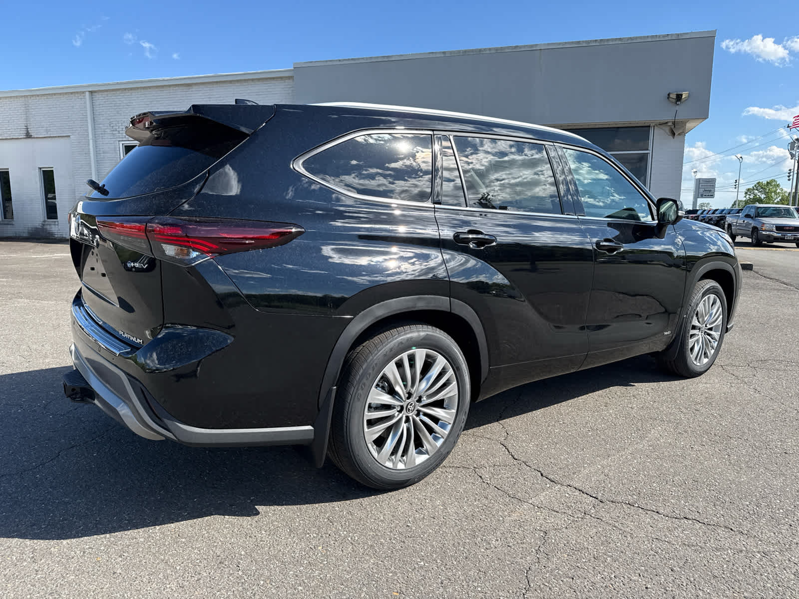 2026 Toyota Highlander Hybrid Platinum