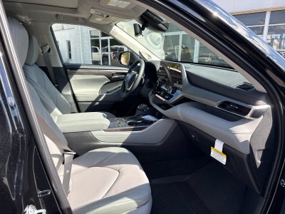 2026 Toyota Highlander Hybrid Platinum