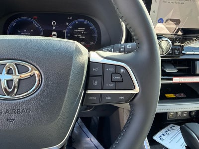 2026 Toyota Highlander Hybrid Platinum