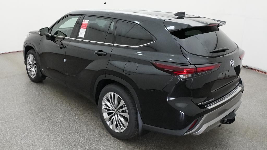 2026 Toyota Highlander Hybrid Platinum
