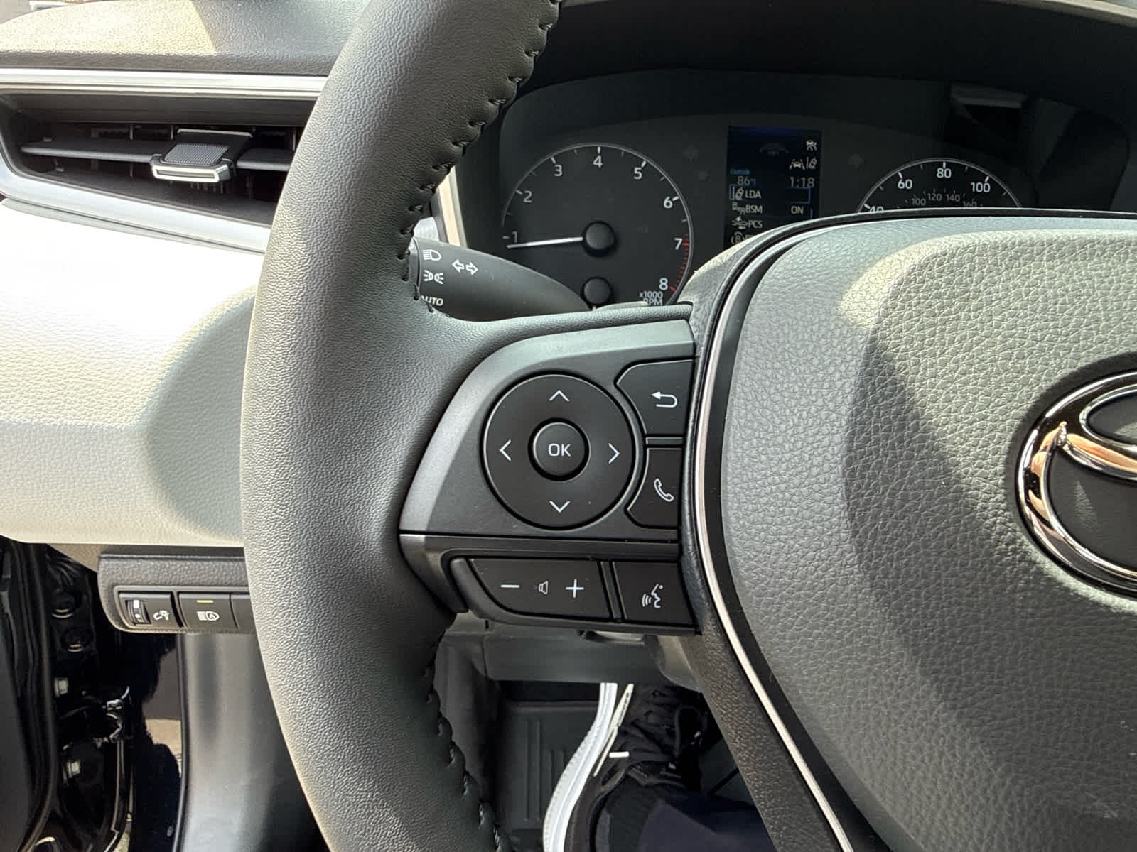 2026 Toyota Corolla Hatchback SE